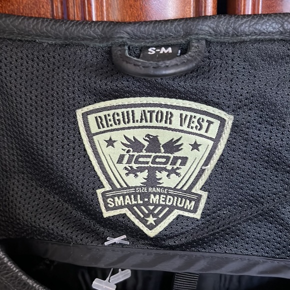 Authentic ICON REGULATOR LEATHER MOTO VEST- BLACK SIZE S/M - Picture 12 of 16